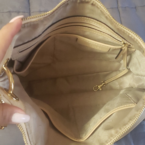 Michael Kors Vanilla PVC purse/crossbody - Picture 4 of 16